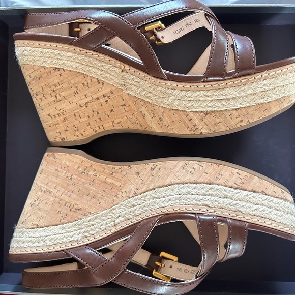 Prada platform sandals in brown. Only worn once - Picture 2 of 5